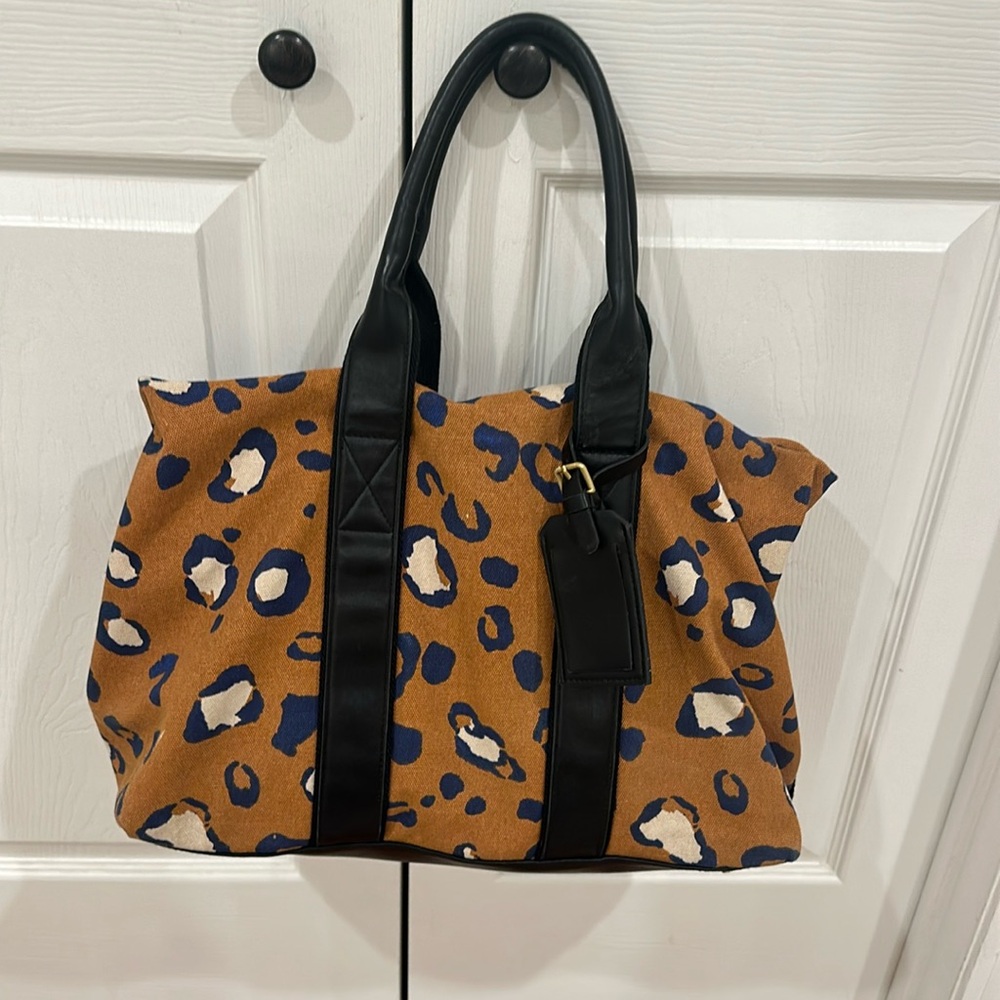 Leopard weekender